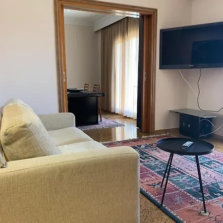Central Family Apartment *